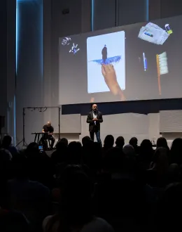 Salone d&#039;Onore della Triennale di Milano - Riccardo Falcinelli per Cartaceo04, con live painting di Andrea Serio